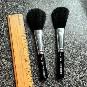 NWOT 2 Natrobbins B18 makeup brushes